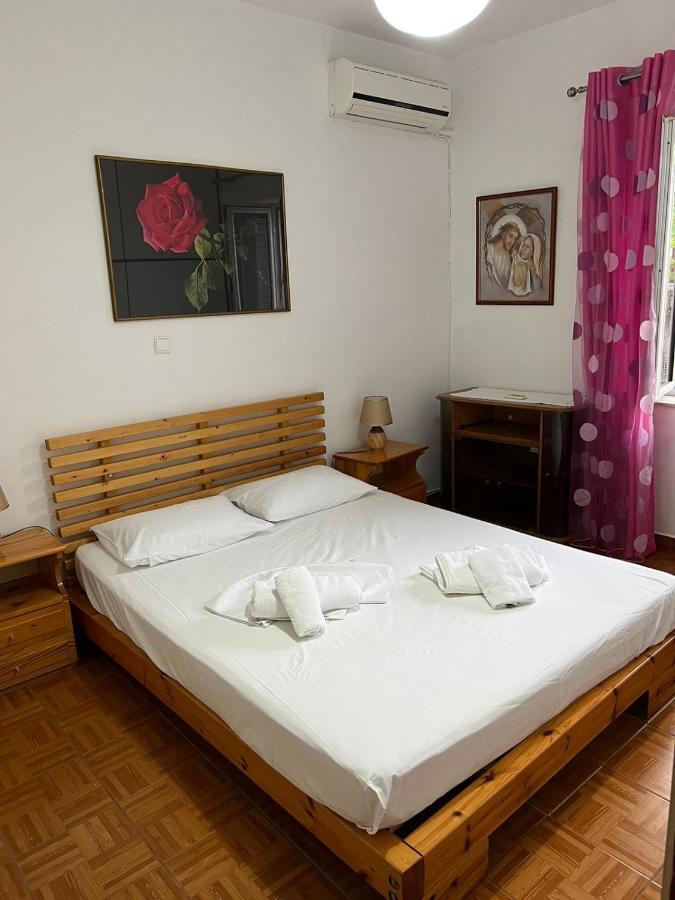 Goni Guest House Sarandë 外观 照片
